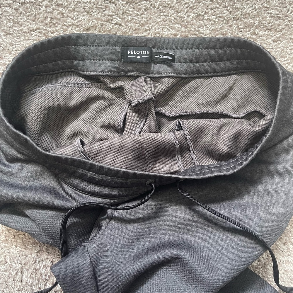 Men’s Peloton Charcoal Jogger Pants - Picture 3 of 7